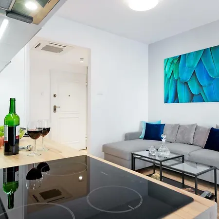 Kopernika8 Miro With Balcony And Ac דירה קרקוב
